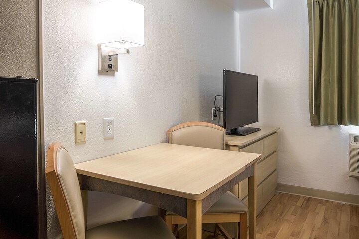 Room 27 of 29