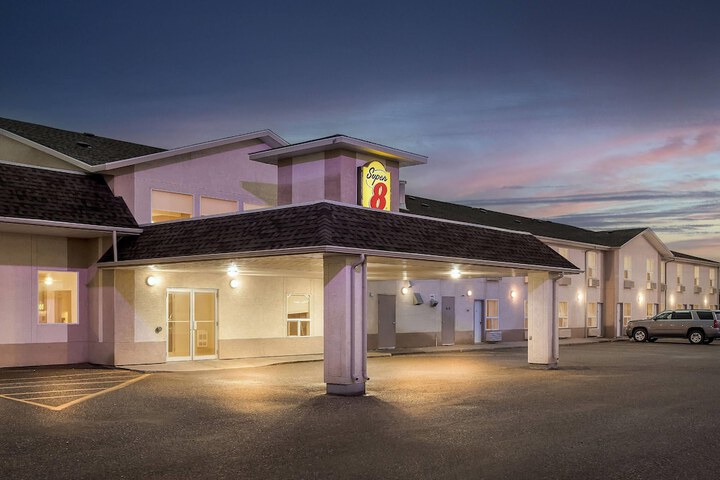 Super 8 by Wyndham Meadow Lake