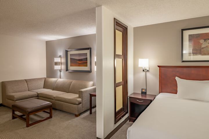 Room 11 of 18