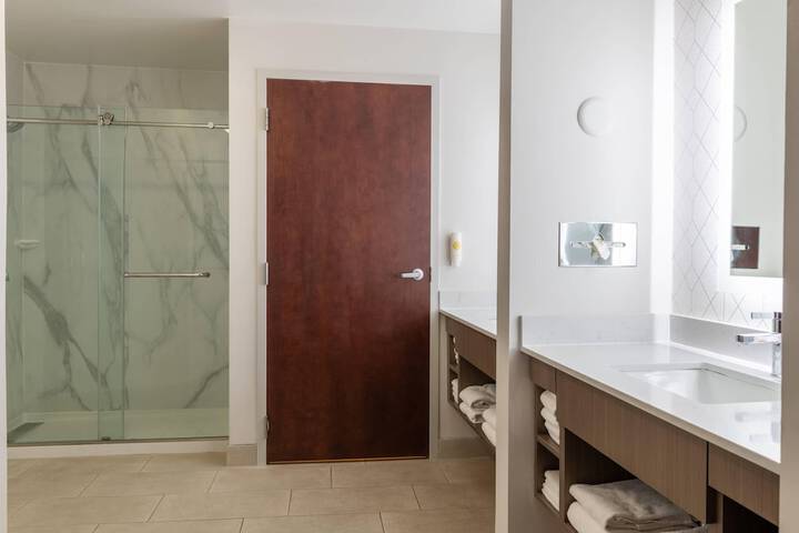 Comfort Inn & Suites Near Burke Mountain