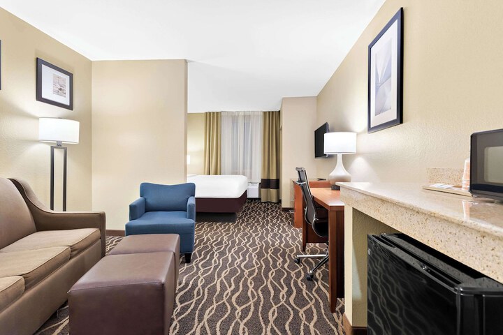 Comfort Suites Tampa Airport North