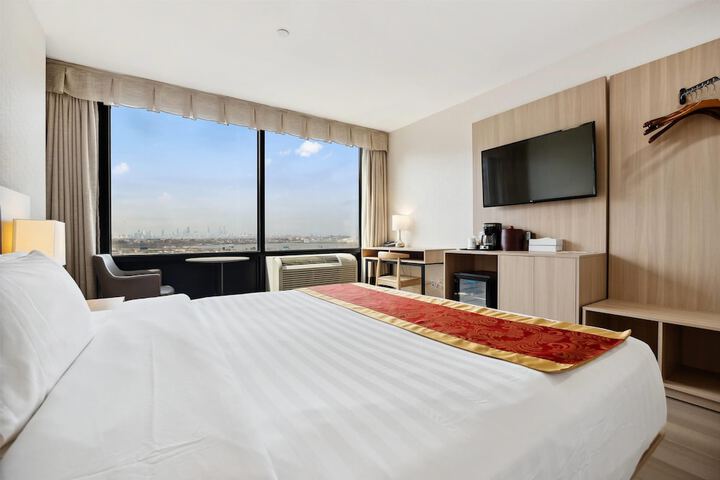 Ramada by Wyndham Flushing Queens
