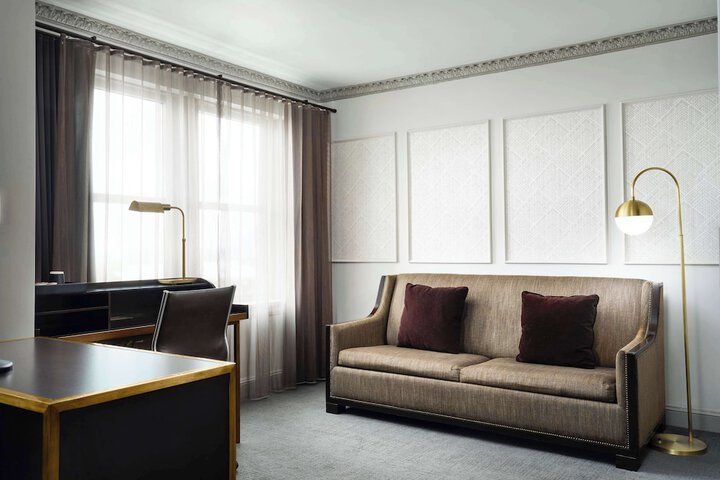 Hotel Phillips Kansas City Curio Collection by Hilton