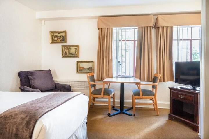 Room 21 of 40