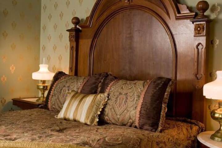 Room 96 of 128