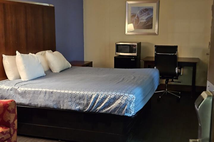 Room 68 of 86