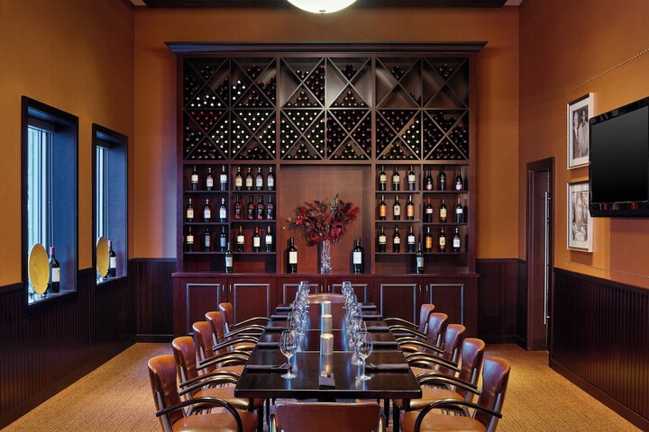 Dining 15 of 21