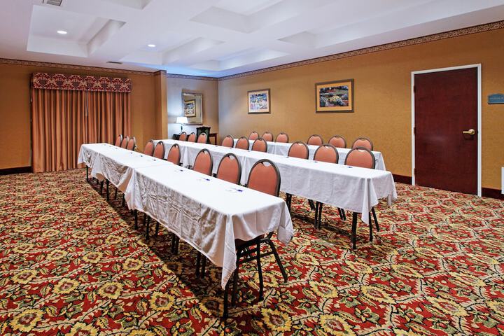 Holiday Inn Express Hotel & Suites Tupelo by IHG