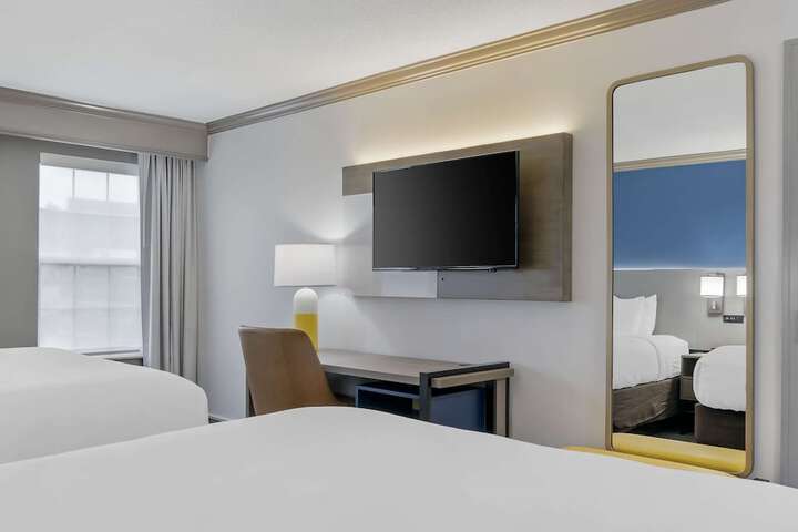 Room 11 of 36