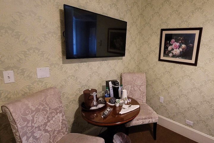 Room 20 of 104