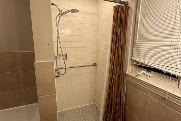 Room 35 of 65