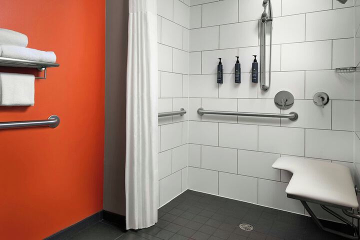 Room 32 of 86