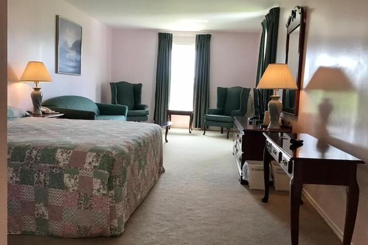 Room 7 of 18