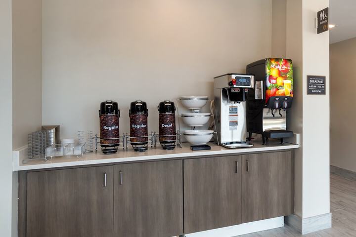 Breakfast/Coffee Service 40 of 47