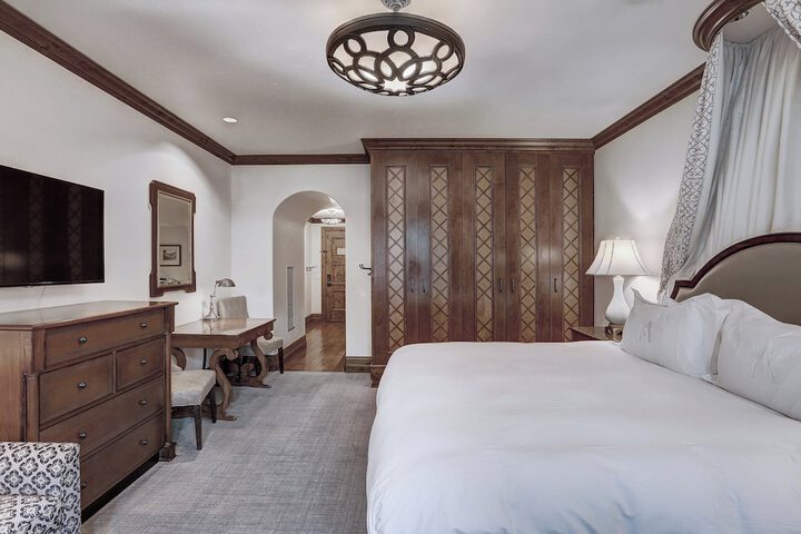 Room 190 of 450