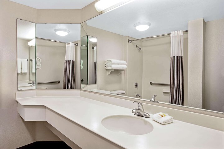 Room 15 of 29