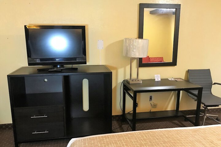 Room 11 of 18