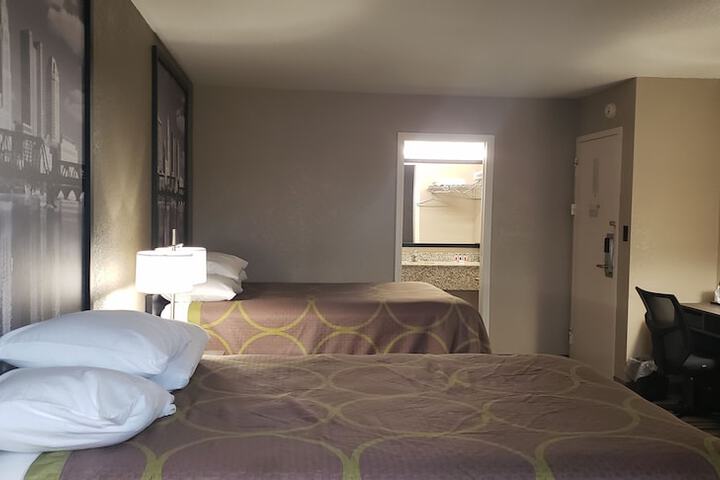 Room 14 of 18