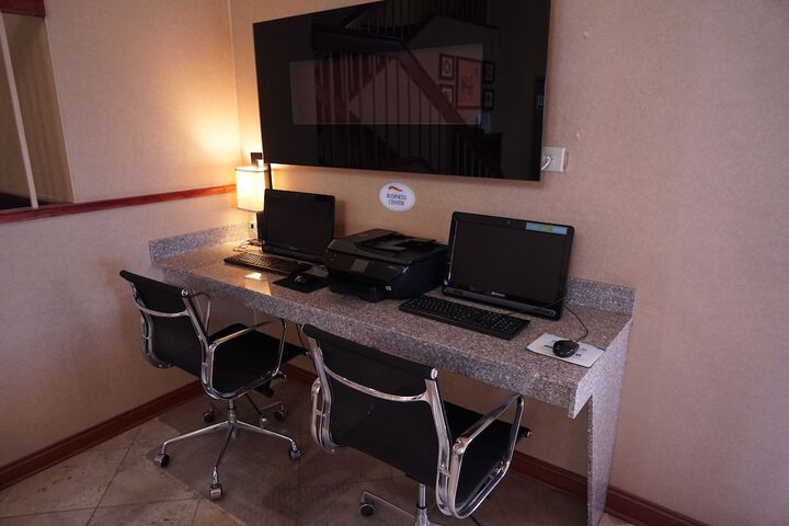 Business Center 66 of 66