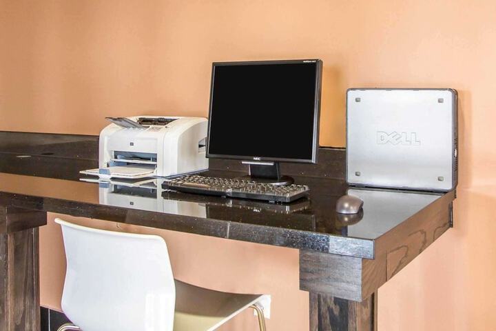 Business Center 36 of 36