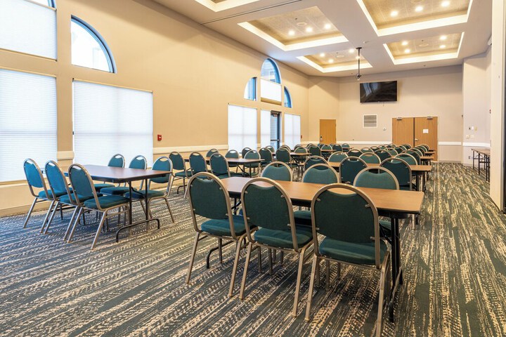 AmericInn by Wyndham Valley City - Conference Center