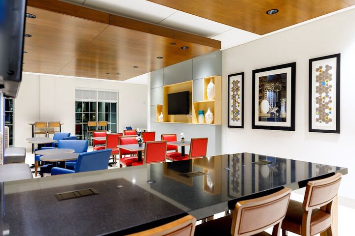 Holiday Inn Express & Suites Sturbridge by IHG