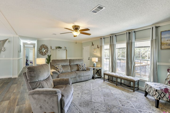Charming Perry Home 2 Mi to the Gulf!