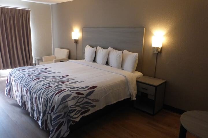 Room 8 of 11