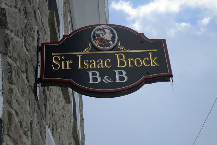 Sir Isaac Brock B & B Luxury Suites