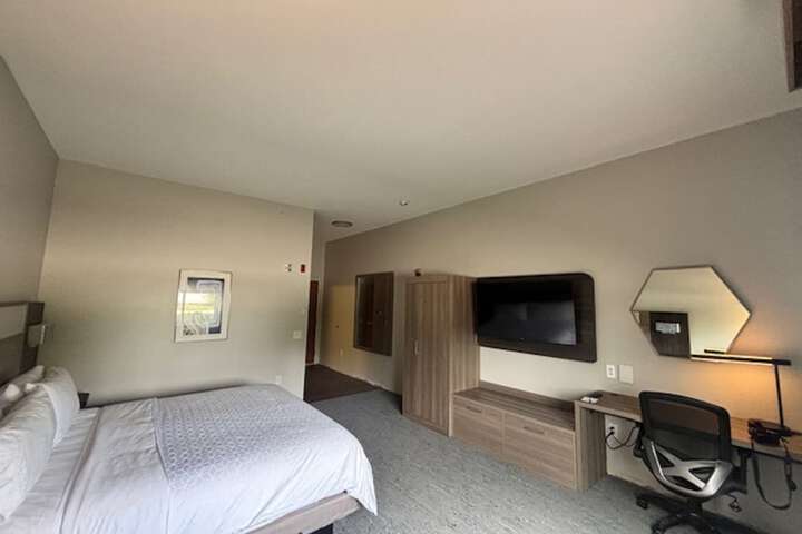 Holiday Inn Express Hotels and Suites Dayton North Tipp City by IHG