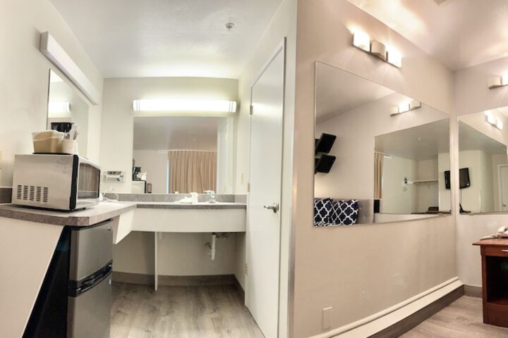 Americas Inn & Suite