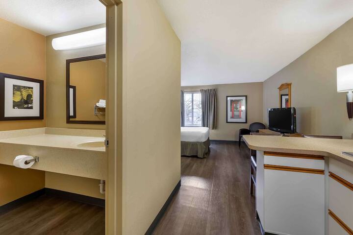 Extended Stay America Suites Cleveland Airport North Olmsted