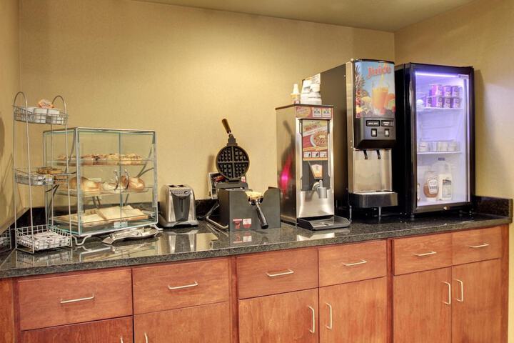 Cobblestone Inn & Suites - Winterset IA