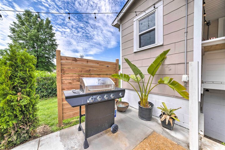 lucky Dawg Pet-friendly Abode Near St. Louis!