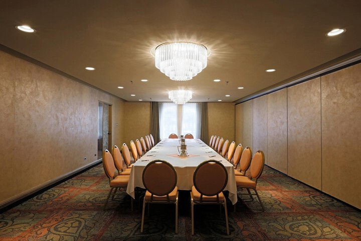 The Fort Garry Hotel Spa and Conference Centre, an Ascend Collection Hotel