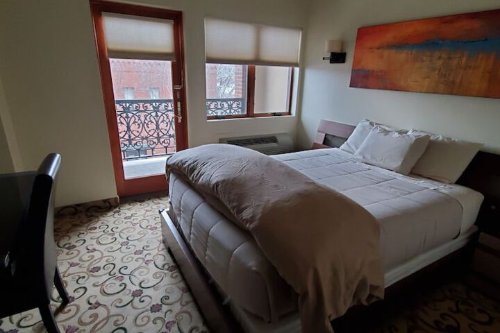 Lowell Inn
