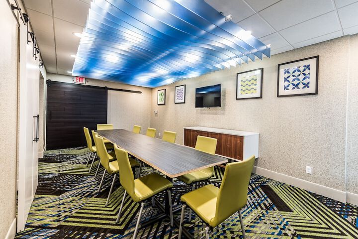 Holiday Inn Express Flint-Campus Area by IHG