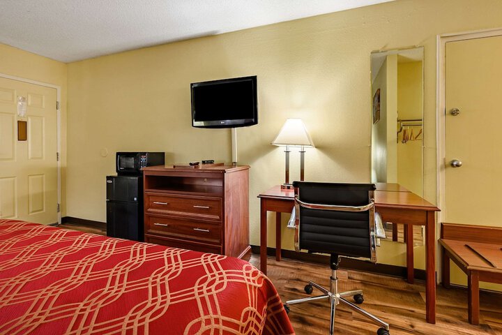 Econo Lodge Athens I-65