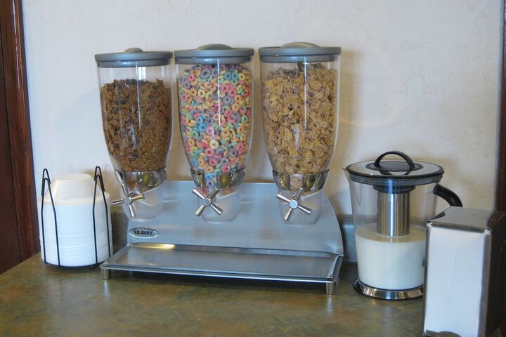 Breakfast/Coffee Service 32 of 41
