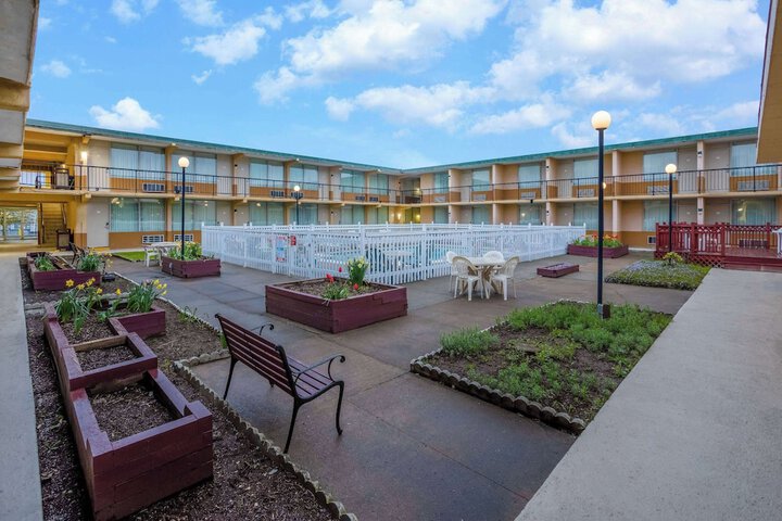 Ramada by Wyndham Rome / Verona