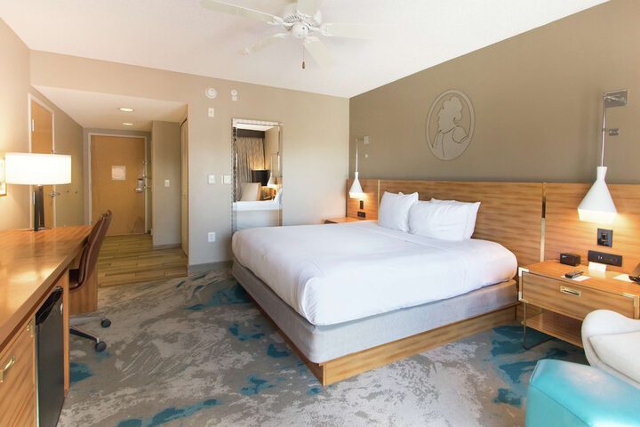 Room 34 of 73