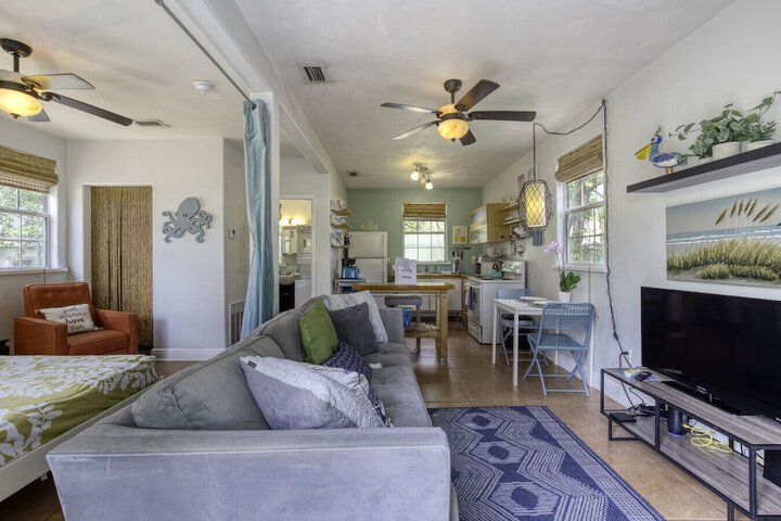 1 Bedroom Spanish Bungalow Guest House