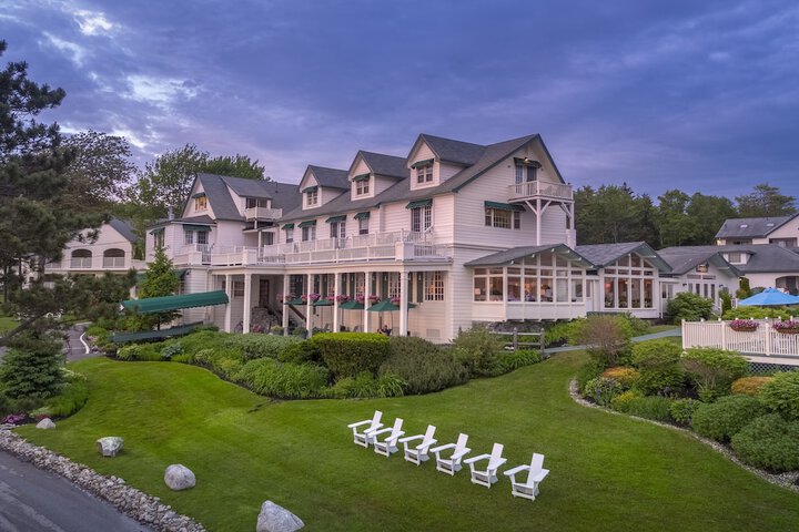 Spruce Point Inn