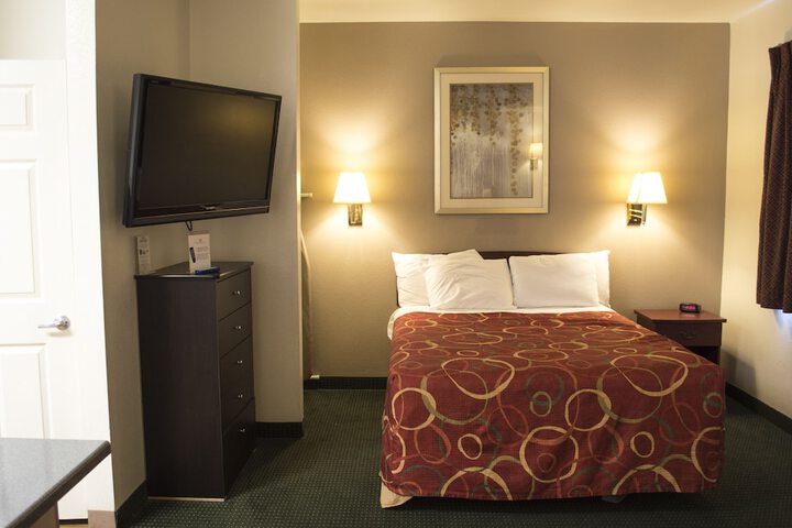 Room 10 of 17