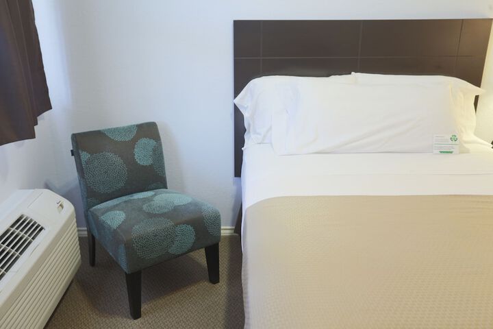 Room 13 of 32