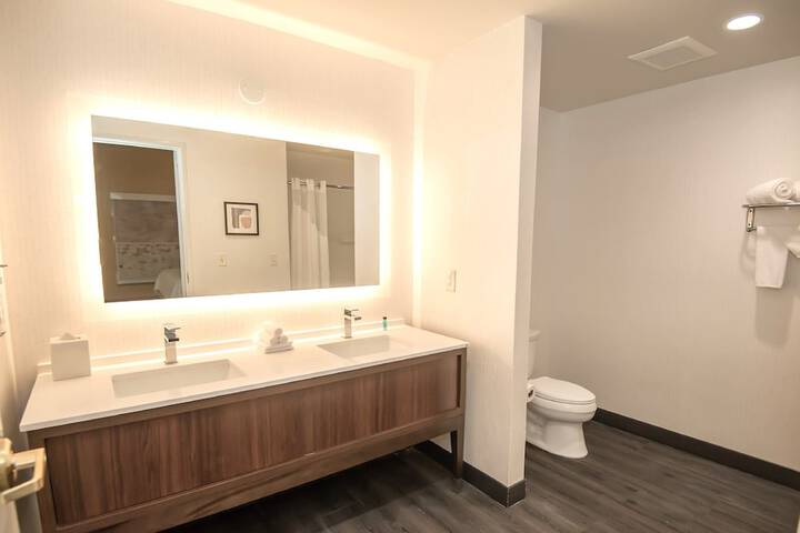 Room 54 of 76