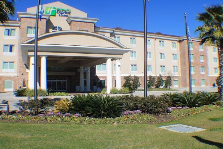 Holiday Inn Express & Suites Gonzales by IHG