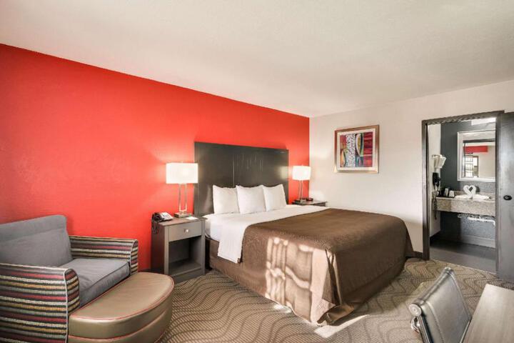 Clarion Inn & Suites Russellville I-40