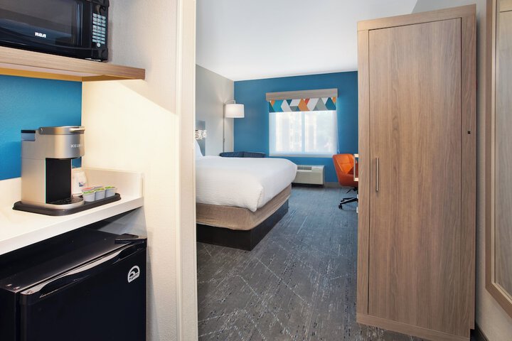 Room 17 of 61