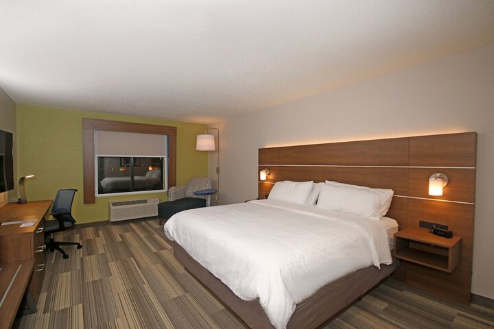 Room 13 of 33